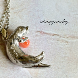 フェレットのネックレス（コーラル） 3枚目の画像