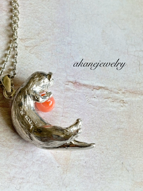 フェレットのネックレス（コーラル） 3枚目の画像