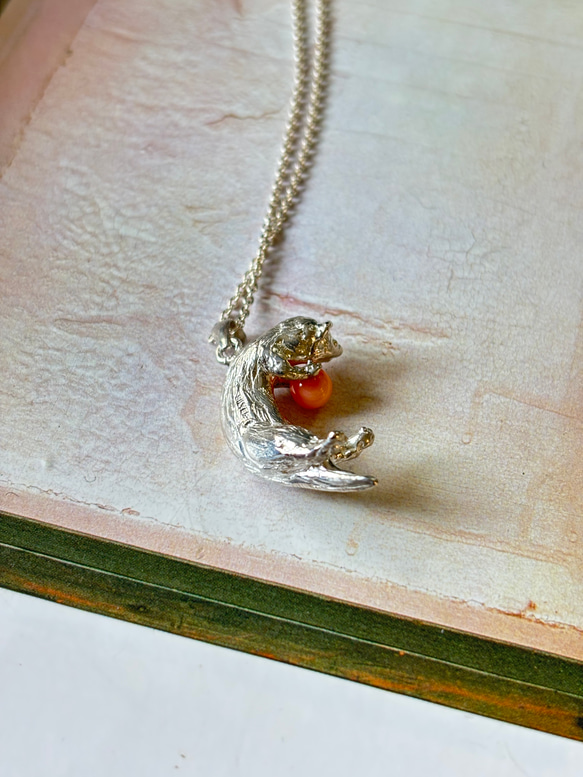 フェレットのネックレス（コーラル） 9枚目の画像