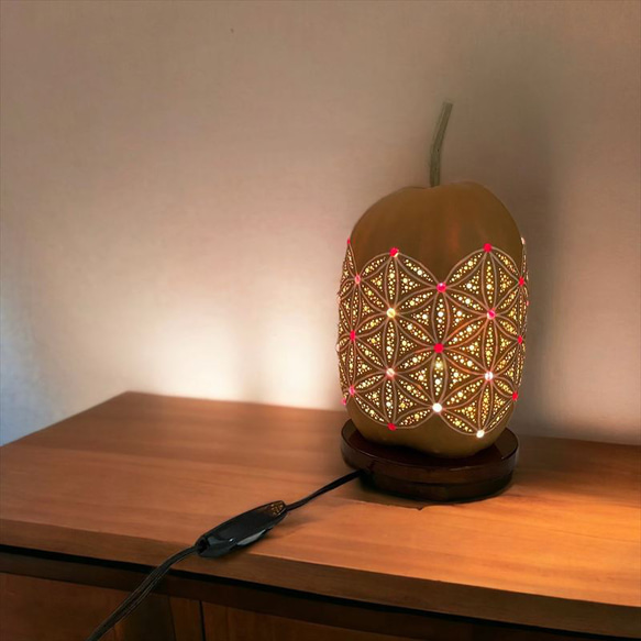 天然のひょうたんランプとLEDライト台付き