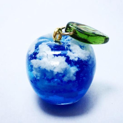 新作】天空のりんご⭐︎羽根ガラス⭐︎青りんご プレゼントにも 新作】天空のりんご⭐︎羽根ガラス⭐︎青りんご プレゼントにも