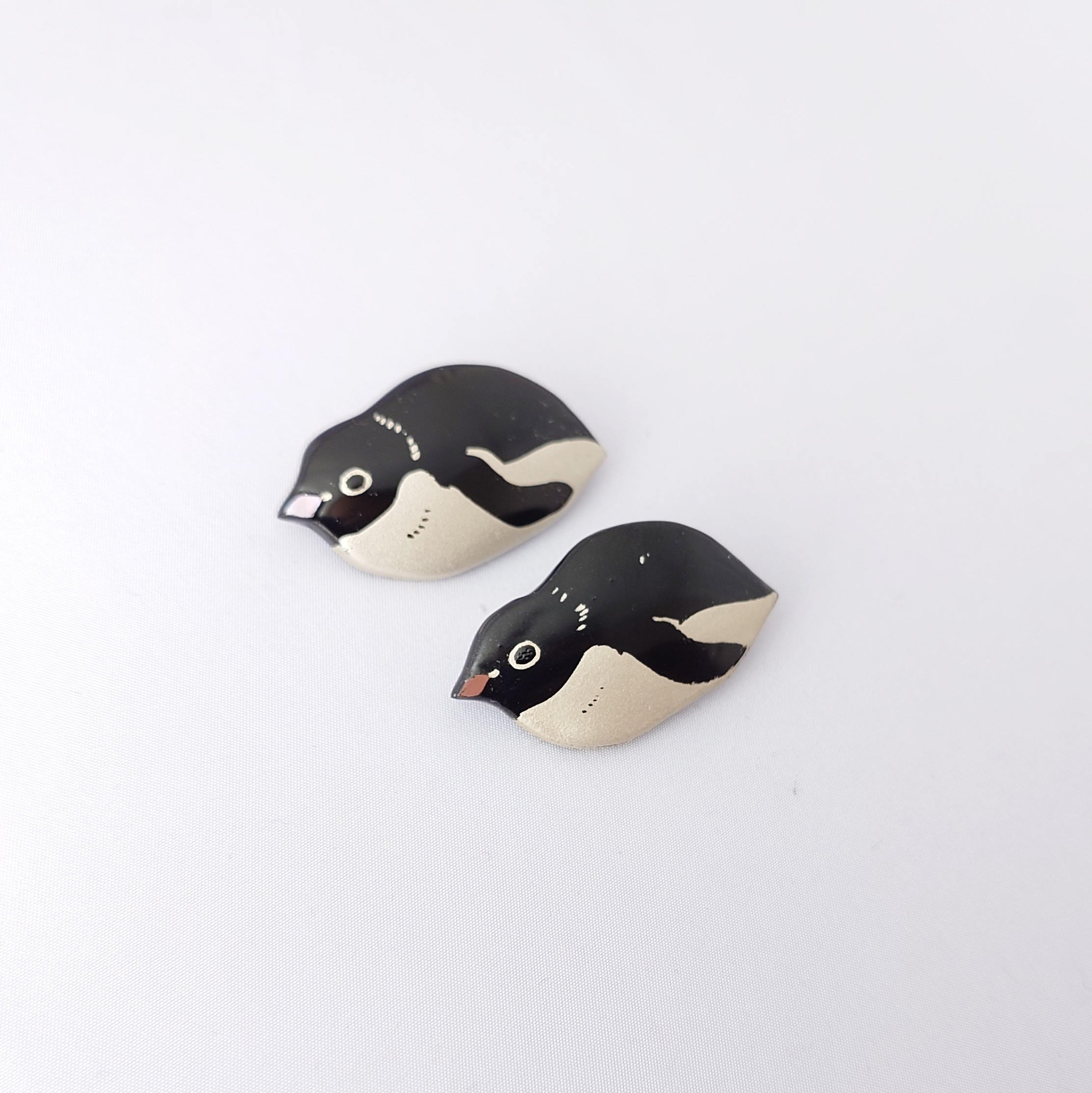アデリーペンギン 漆ブローチ