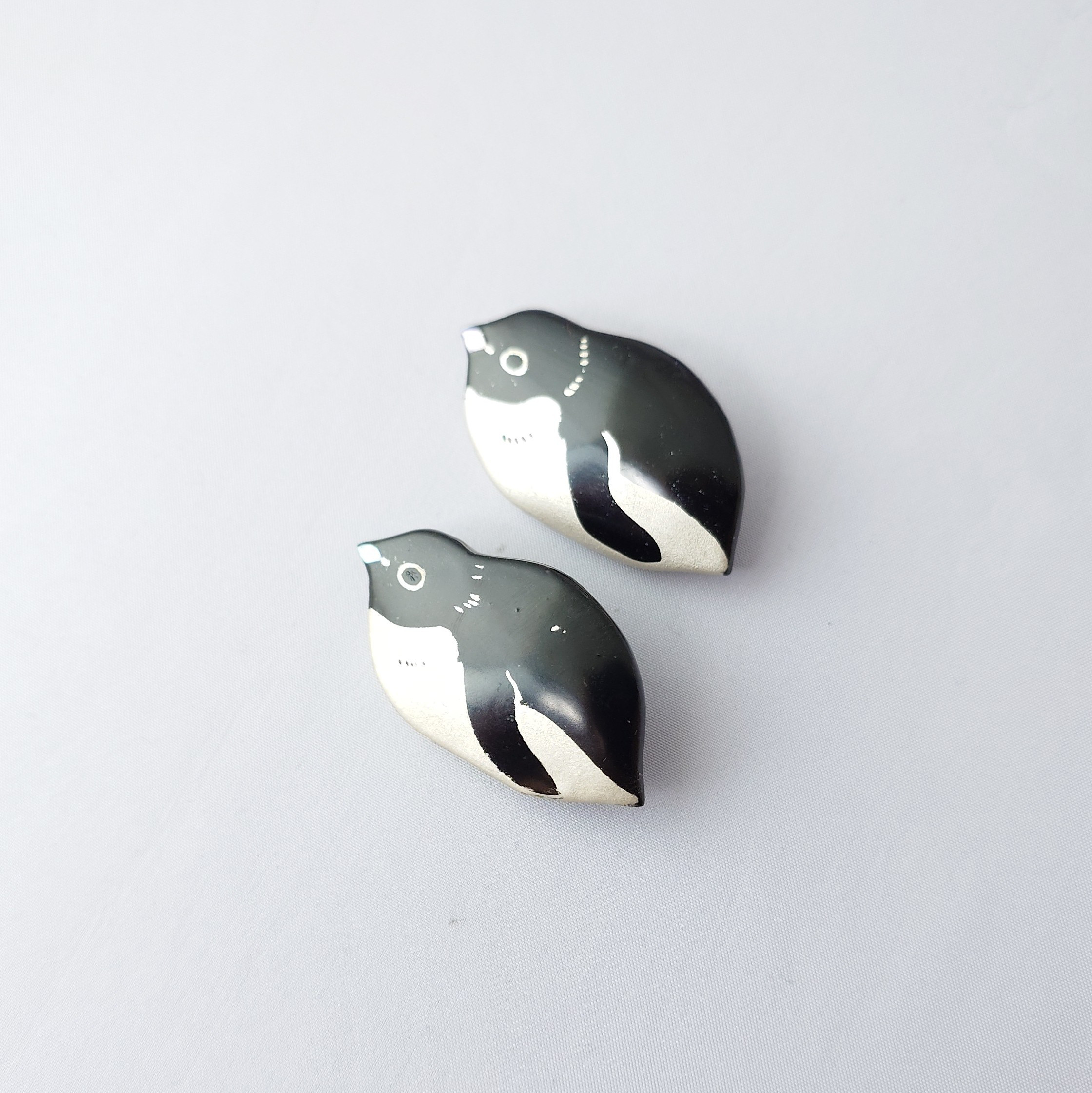 アデリーペンギン 漆ブローチ