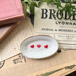 ハート「LOVE」（レッド）/ 3枚セット/刺繍アイロンワッペン 1枚目の画像