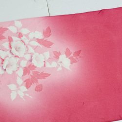正絹　ニコチールレッド色の花柄はぎれ　1m　和小物、つまみ細工などに 3枚目の画像