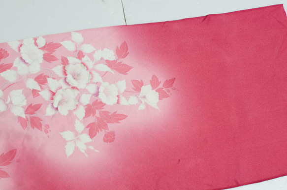 正絹　ニコチールレッド色の花柄はぎれ　1m　和小物、つまみ細工などに 3枚目の画像