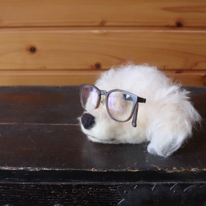 めがね置き犬【プードル】もなか