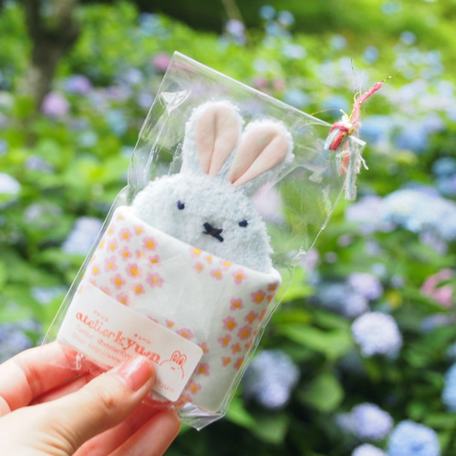 ネーム入れ、名入れ可♪miniタオルハンカチ（水色うさぎ×あじさい柄