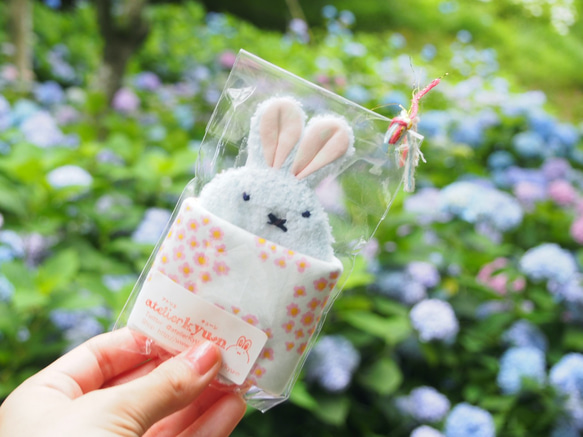 ネーム入れ、名入れ可♪miniタオルハンカチ（水色うさぎ×あじさい柄