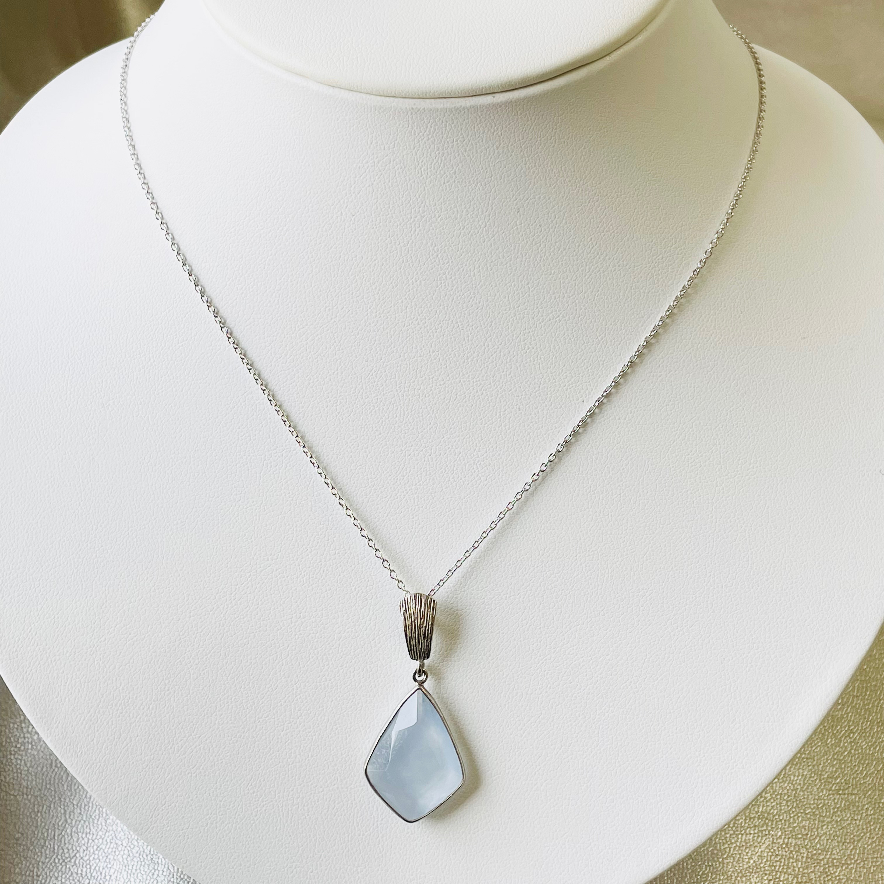 《SV925+ロジウムコーティング》天然石ペンダント◇カルサイト 10,450円