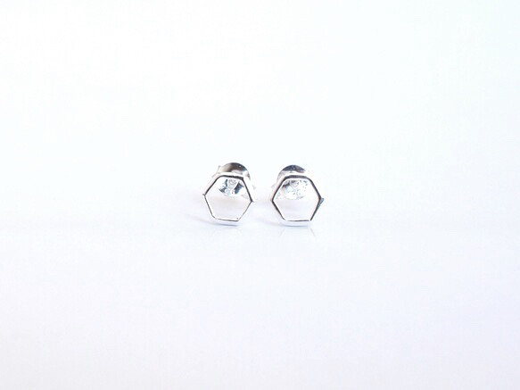 送料無料【SV925】冬のダイヤモンド （星座）ヘキサゴン スタッドピアス／6mm 幸運 silver シルバー 1枚目の画像