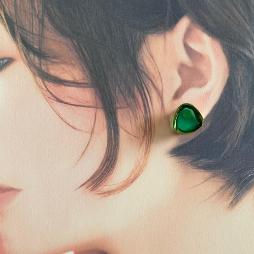 再販！！ レジンアゲートスライス一粒ピアス グリーン ピアス
