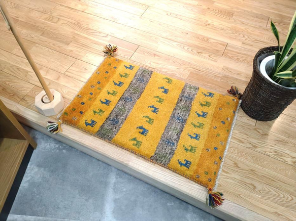 ペルシャ絨毯　ギャッベ　イエロー×グレー　グラデーション柄　78×50　玄関マット 2枚目の画像