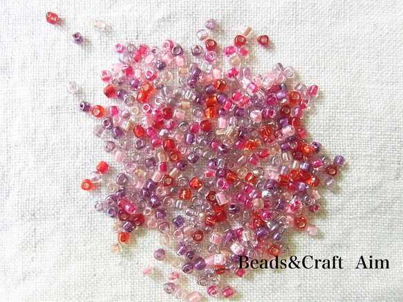 トライアングルビーズ　赤　(6g) 1枚目の画像