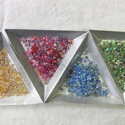 トライアングルビーズ　赤　(6g) 3枚目の画像