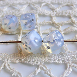 4 顆骰子半透明白色捷克玻璃珠 第3張的照片