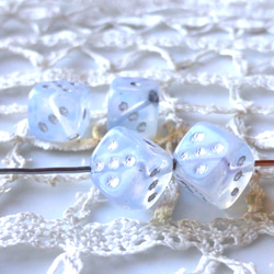 4 顆骰子半透明白色捷克玻璃珠 第1張的照片