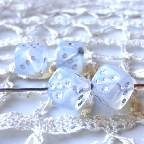 サイコロ 半透明白 チェコビーズCzech Glass Beads4個 ビーズ bunako