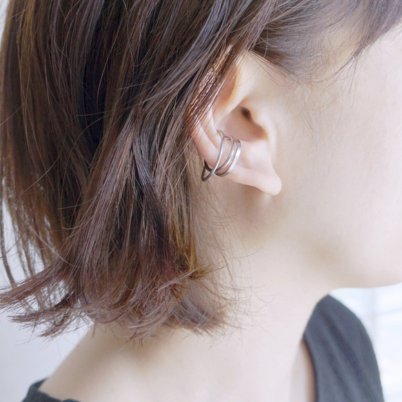 「quiet.accost」耳夾，禮盒裝，不鏽鋼三交叉耳夾，男女通用，男款 第1張的照片