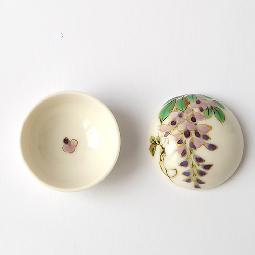 小さな可愛いボンボニエール。藤 ボンボニエール 磁器 その他