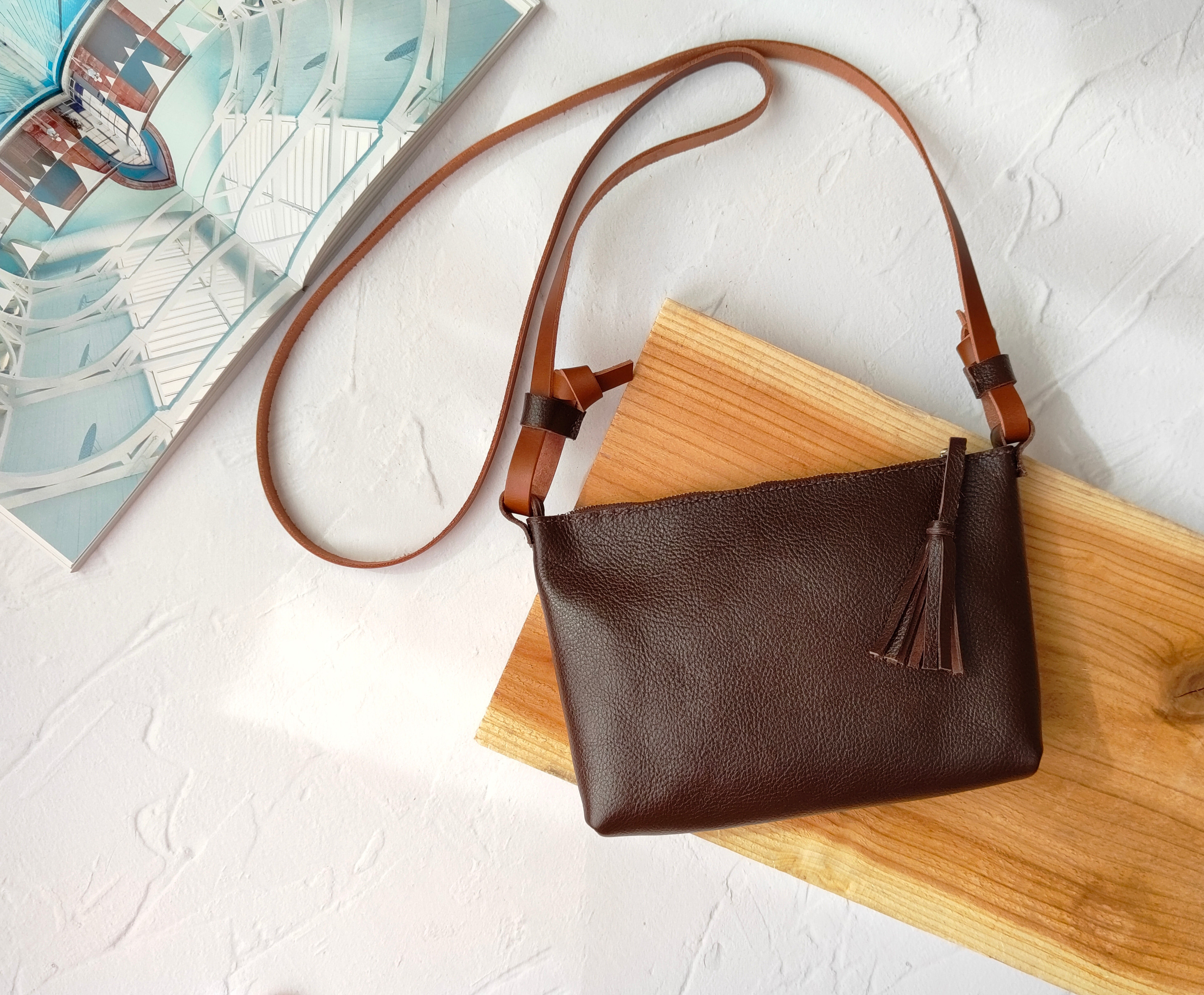 T1652 プラダ ショルダーバッグ ダークブラウン レザー ブラウン（茶色）系 PRADA(プラダ) ショルダーバッグ(メンズ