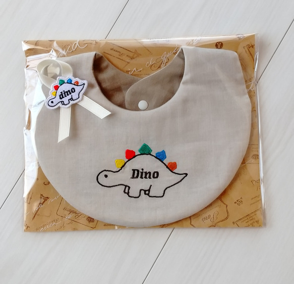 【名入れ】ダブルガーゼ☆恐竜刺繍スタイ 7枚目の画像