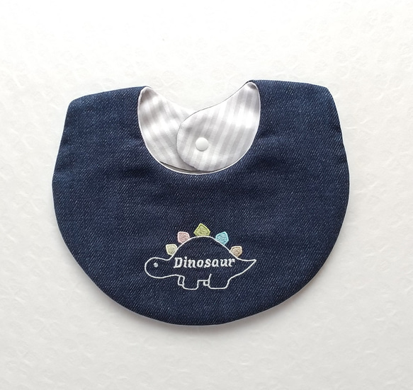 【名入れ】ダブルガーゼ☆恐竜刺繍スタイ 2枚目の画像