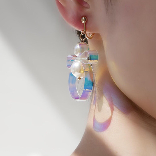 203 PVCを使用した個性的なかっこ可愛いアクセ❶ イヤリングorイヤリング PVC リボン イヤリング/ピアス 【オーロラクリア】 イヤリング