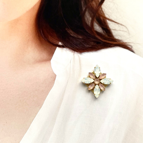 スワロフスキー®︎ ブローチ(L) clématite ピンク&ホワイト ギフト