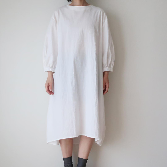 輕便舒適【皺棉】燈籠袖連衣裙（免費/共9色） 第4張的照片