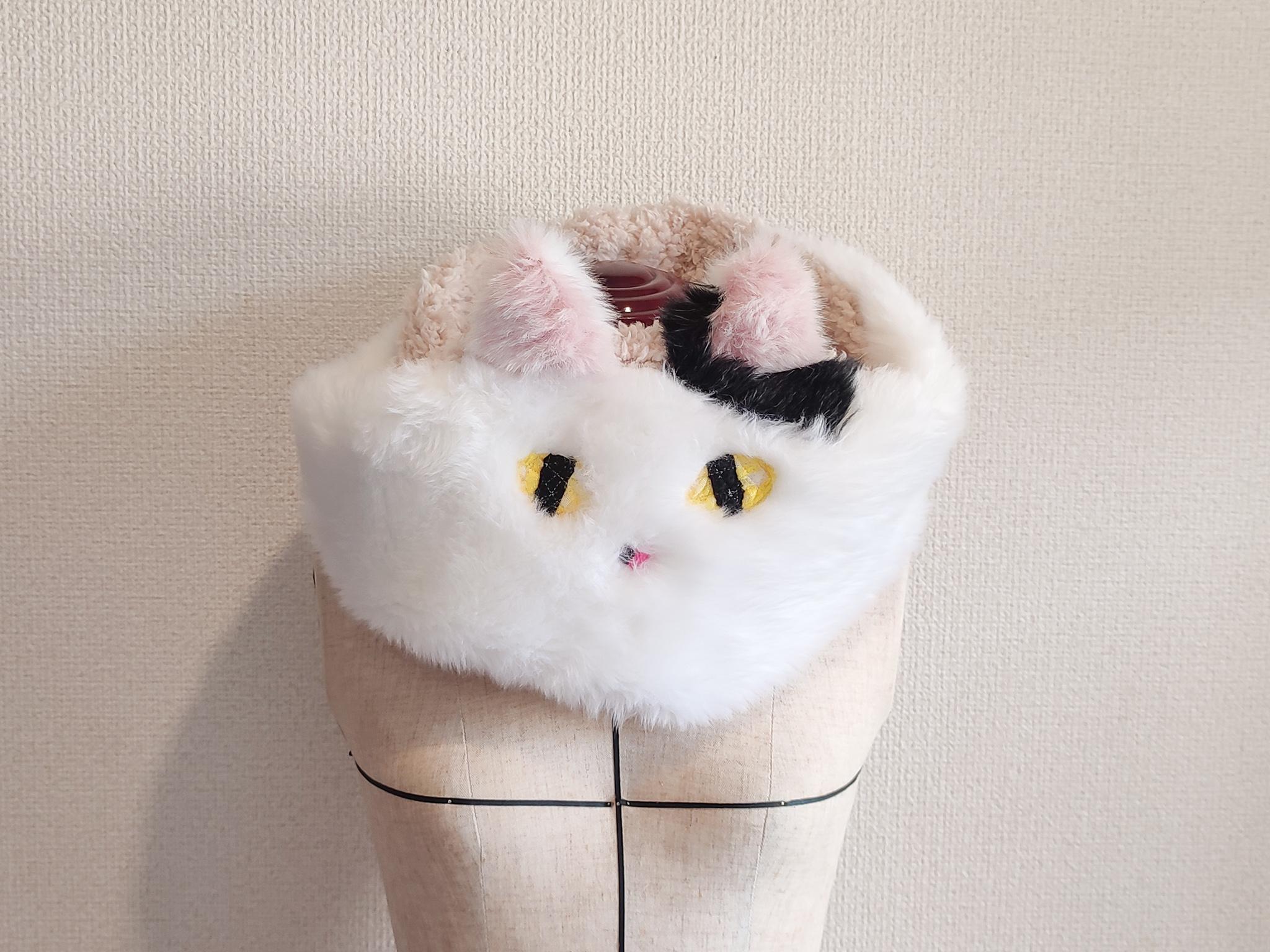 【黒ブチ猫ちゃんと一緒にお出かけスヌード】 9,940円