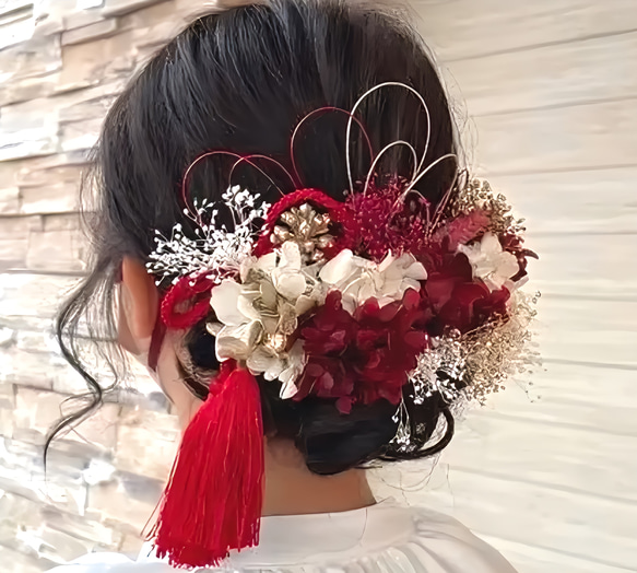 レッド×ホワイト×ゴールドの髪飾り　成人式　髪飾り　赤　　結婚式　打ち掛け　振袖　和装　タッセル　赤 8枚目の画像