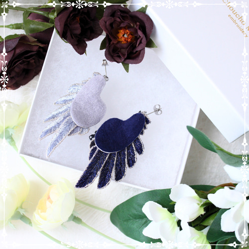 ブローチ イヤリング 水牛 彫刻 花 楕円ツイスト D2＆963 627 697 ご予約】カラーセミオーダー＊立体刺繍/鳥の羽根＊翼イヤリング