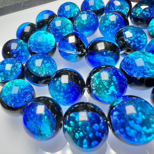 タケトミブルー 10mm 連売り 黒芯 蓄光 ホタルガラス 沖縄とんぼ