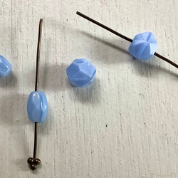 パリのアンティークビーズ　ブルー細カット 3枚目の画像