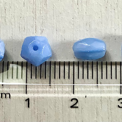 パリのアンティークビーズ　ブルー細カット 2枚目の画像