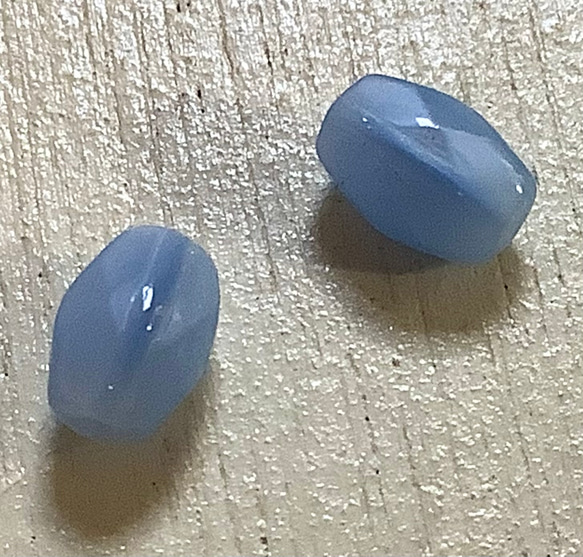 パリのアンティークビーズ　ブルー細カット 1枚目の画像