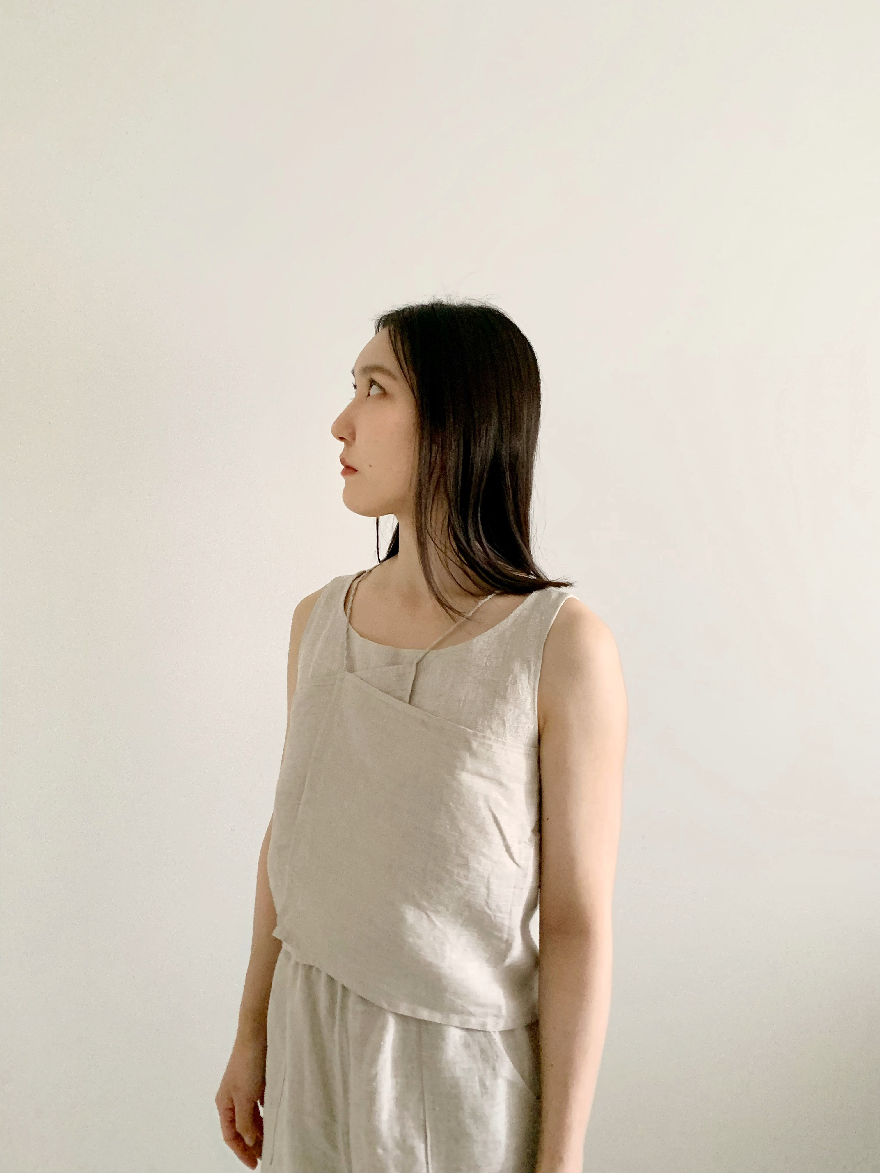 布を纏う、リネンのキャミソール