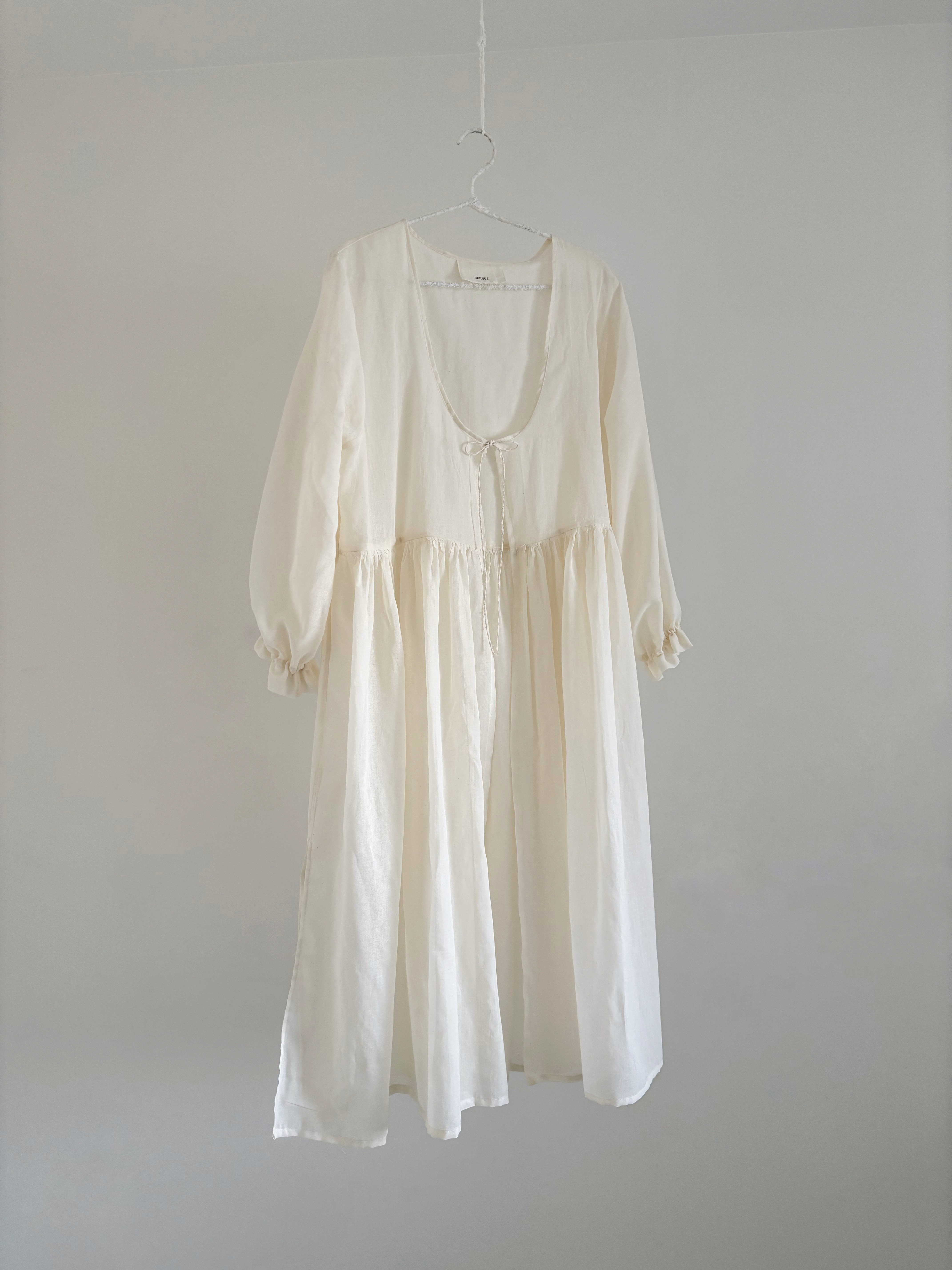 そよ風のガウン｜スリット