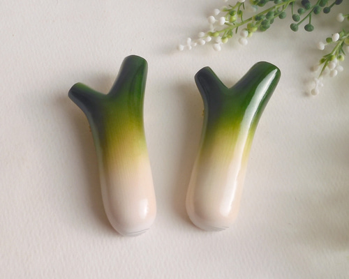 おおネギのブローチ (大) Brooch of wooden Japanese leek ブローチ