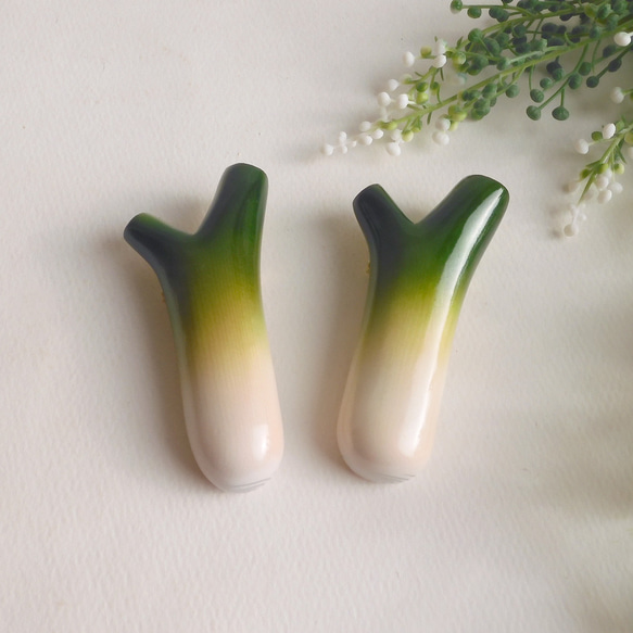 つりぐやさん専用　ブローチ おおネギのブローチ (大) Brooch of wooden Japanese leek ブローチ