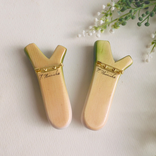おおネギのブローチ (大) Brooch of wooden Japanese leek ブローチ