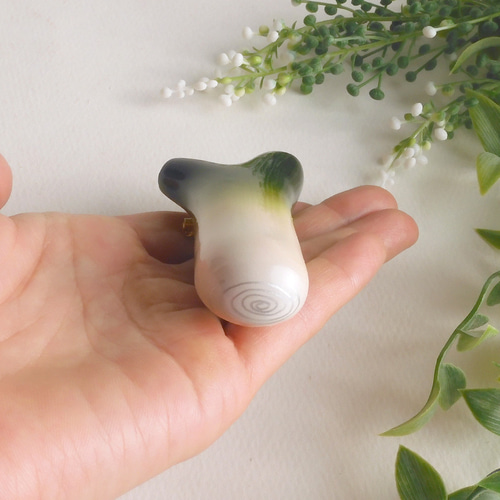 Junko Oki ブローチ wolfandwolff Atelier103 おおネギのブローチ (大) Brooch of wooden Japanese leek ブローチ