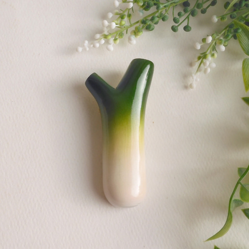おおネギのブローチ (大) Brooch of wooden Japanese leek ブローチ