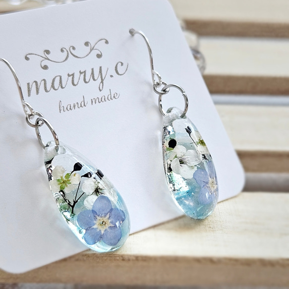 琉球ガラスと忘れな草のしずくピアス・イヤリングmarry.c's handmadeaccessory 1枚目の画像