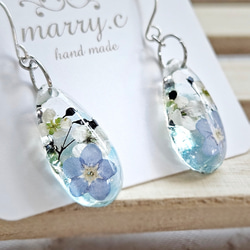 琉球ガラスと忘れな草のしずくピアス・イヤリングmarry.c's handmadeaccessory 4枚目の画像