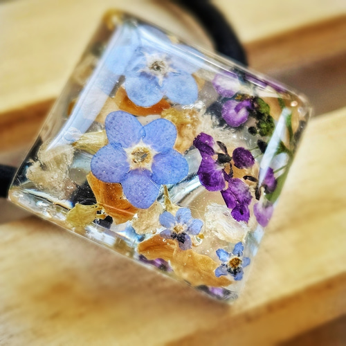 琉球ガラス入り忘れな草のヘアゴムmarry.c's handmadeaccessory