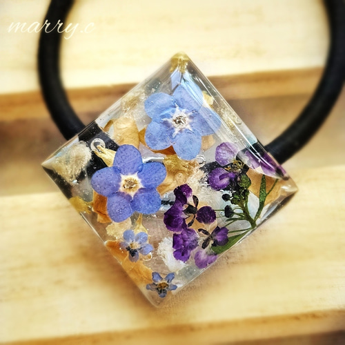 琉球ガラス入り忘れな草のヘアゴムmarry.c's handmadeaccessory
