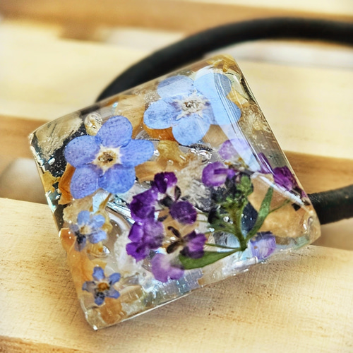 琉球ガラス入り忘れな草のヘアゴムmarry.c's handmadeaccessory