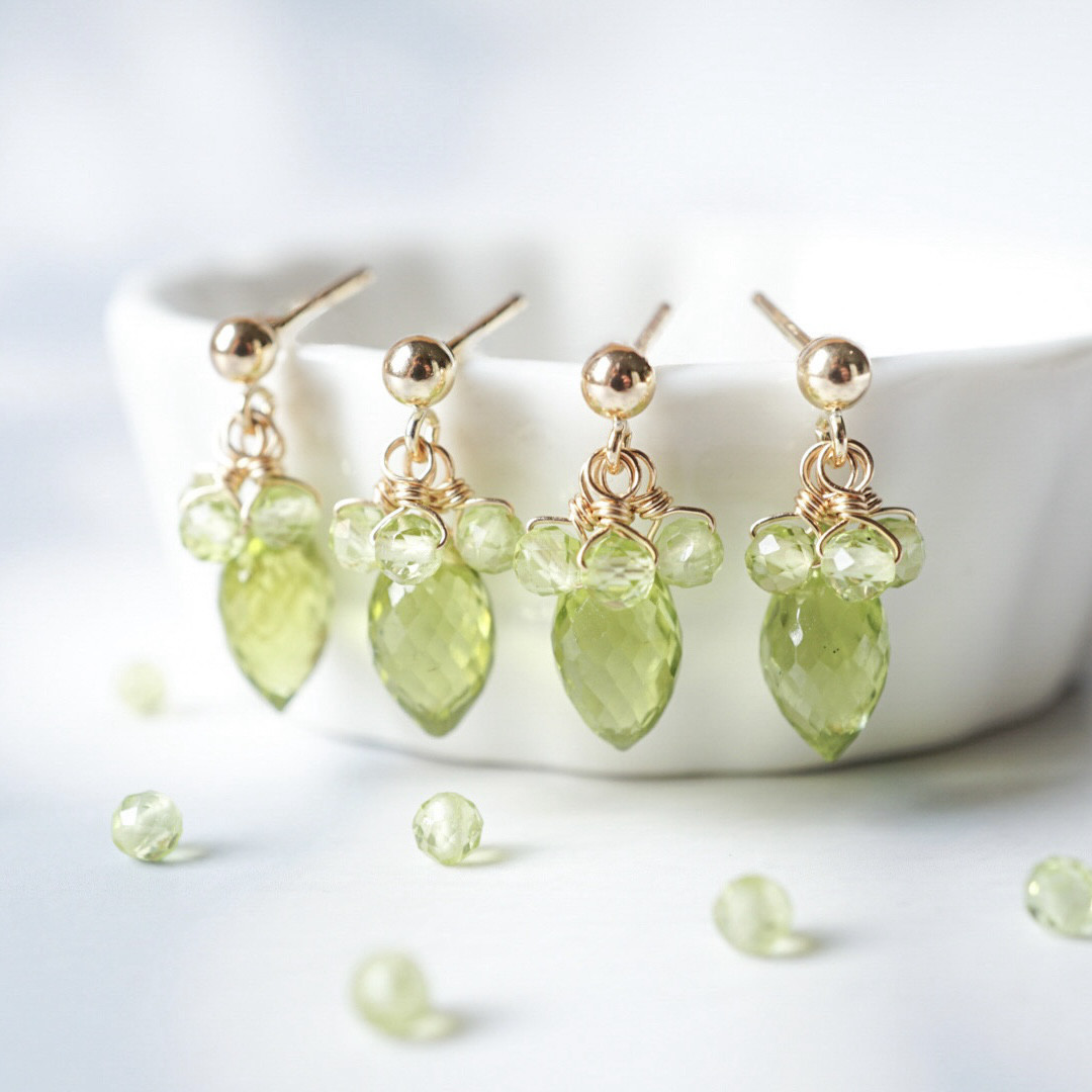 「雫滴るマスカット」ペリドット 14kgf ピアス イヤリング 天然石 8月 誕生石 樹脂 ノンホール アレルギー対応